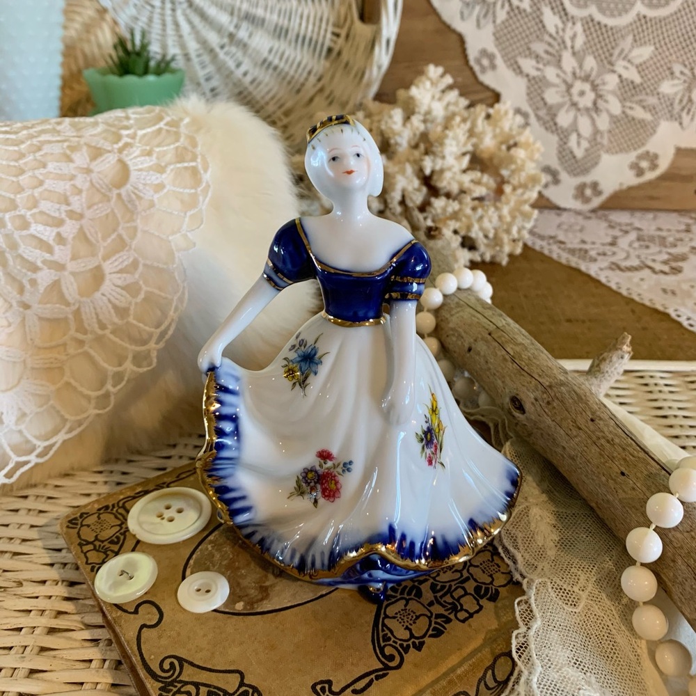 Vintage Porcelain Floral Lady Figurine 💐 Unique Home Decor / Gift / Display